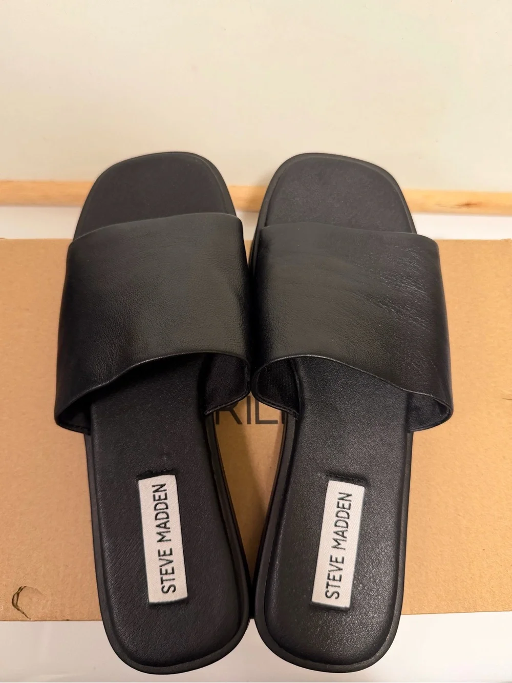 Steve Madden Black Leather slides 6.5 NWT